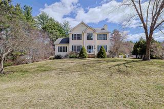 10 Checkerberry Lane, Londonderry, NH 03053