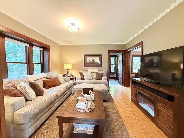 216 S 9th Street, Montevideo, MN 56265