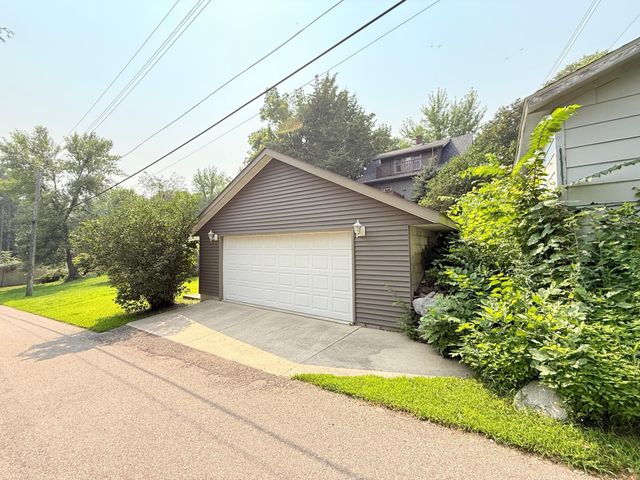 216 S 9th Street, Montevideo, MN 56265