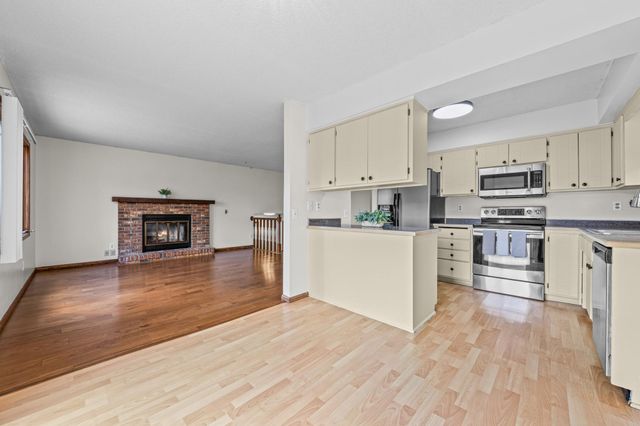 7401 75th Avenue N, Brooklyn Park, MN 55428