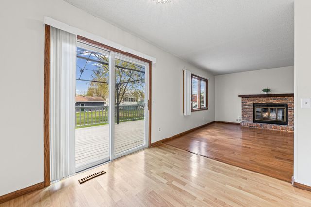 7401 75th Avenue N, Brooklyn Park, MN 55428