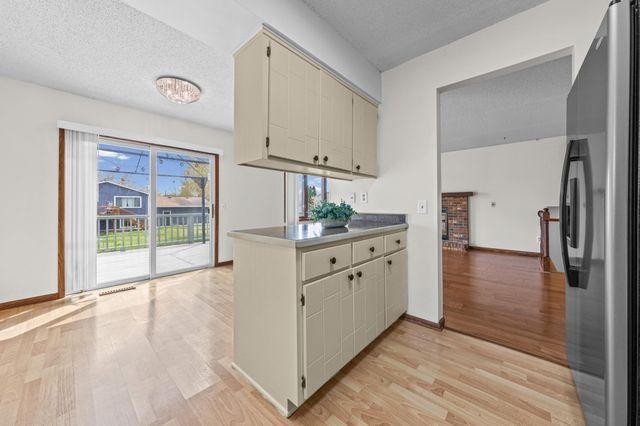 7401 75th Avenue N, Brooklyn Park, MN 55428