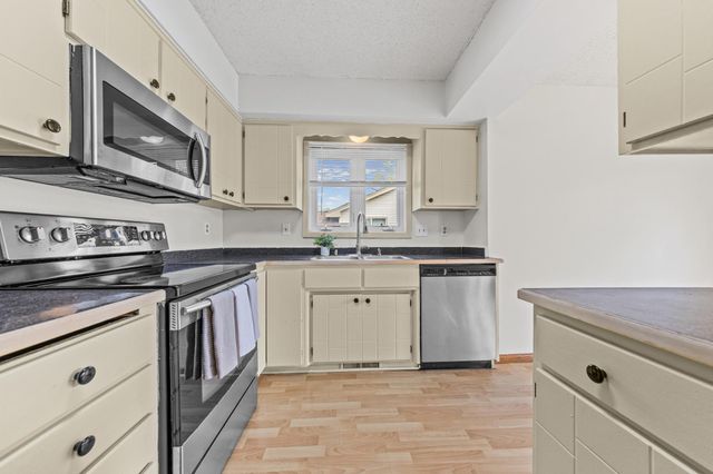 7401 75th Avenue N, Brooklyn Park, MN 55428