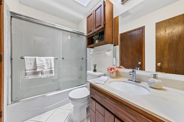7401 75th Avenue N, Brooklyn Park, MN 55428