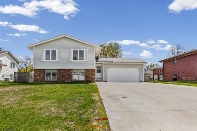 7401 75th Avenue N, Brooklyn Park, MN 55428