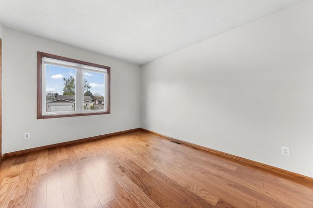 7401 75th Avenue N, Brooklyn Park, MN 55428