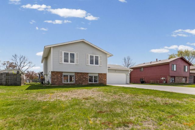 7401 75th Avenue N, Brooklyn Park, MN 55428