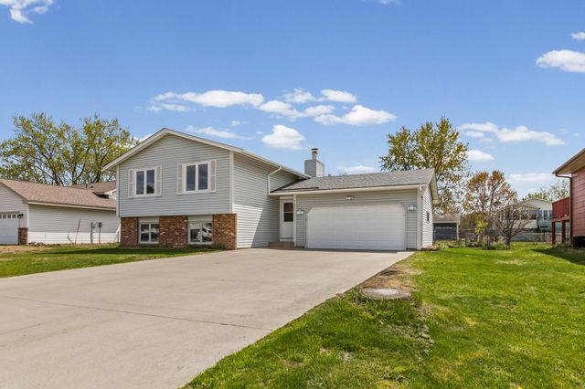 7401 75th Avenue N, Brooklyn Park, MN 55428