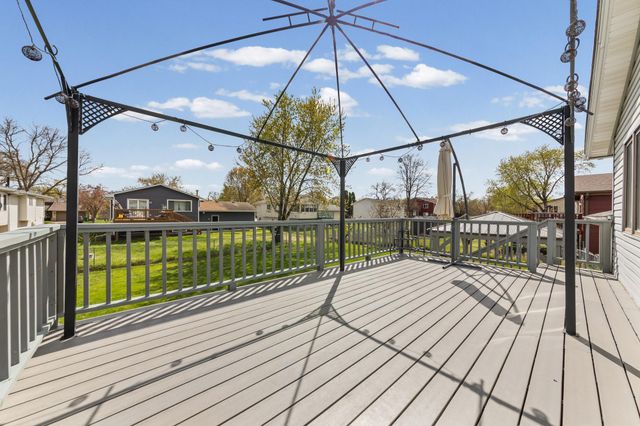 7401 75th Avenue N, Brooklyn Park, MN 55428