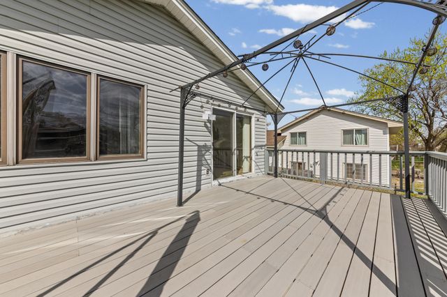 7401 75th Avenue N, Brooklyn Park, MN 55428