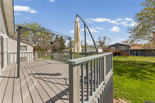 7401 75th Avenue N, Brooklyn Park, MN 55428