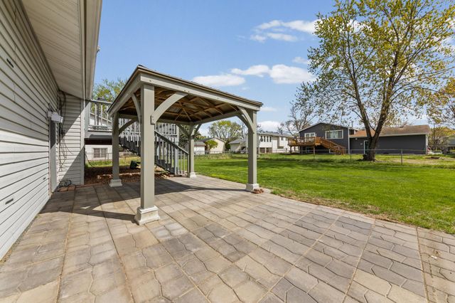 7401 75th Avenue N, Brooklyn Park, MN 55428