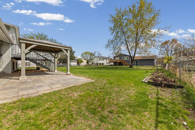 7401 75th Avenue N, Brooklyn Park, MN 55428