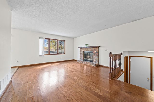 7401 75th Avenue N, Brooklyn Park, MN 55428