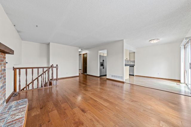 7401 75th Avenue N, Brooklyn Park, MN 55428