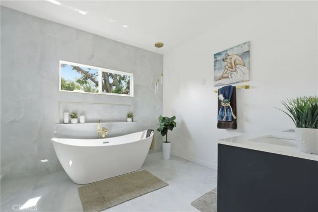 2260 Gondar Avenue, Long Beach, CA 90815