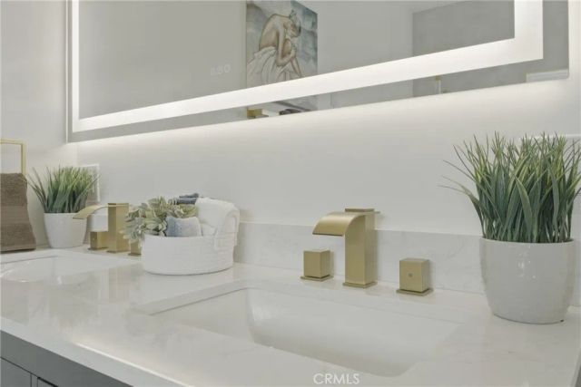 2260 Gondar Avenue, Long Beach, CA 90815