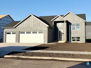 5920 S Coneflower Ave, Sioux Falls, SD 57108