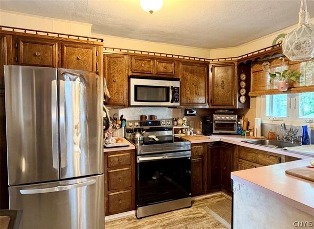 606 Berwick Road South, Salina, NY 13208
