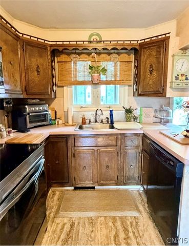 606 Berwick Road South, Salina, NY 13208