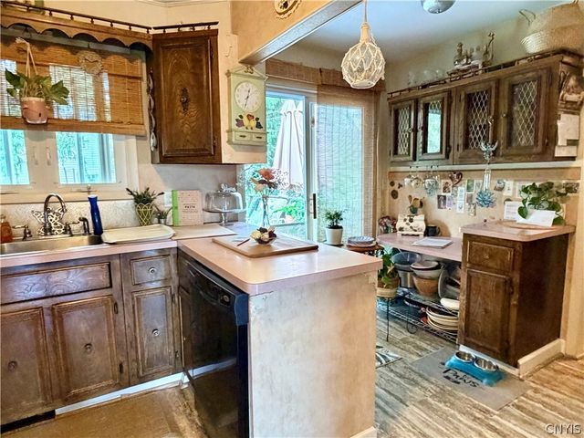 606 Berwick Road South, Salina, NY 13208