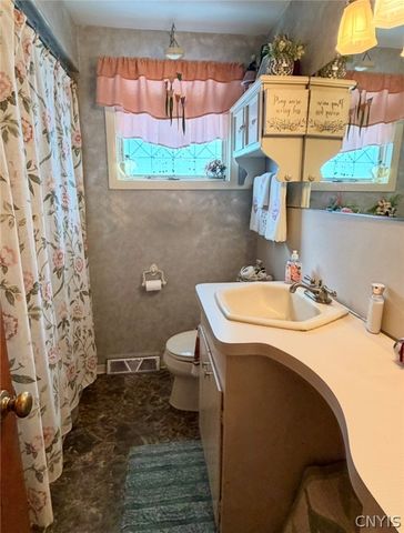 606 Berwick Road South, Salina, NY 13208