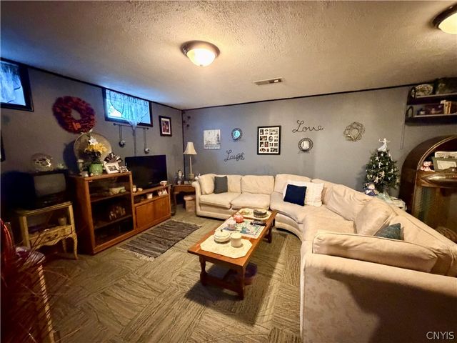 606 Berwick Road South, Salina, NY 13208
