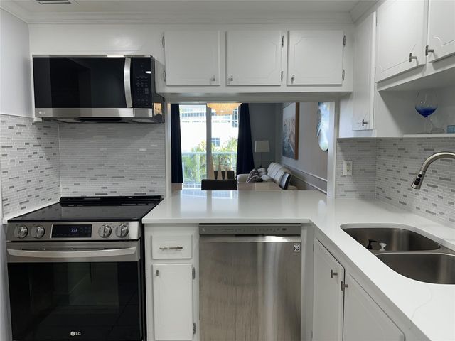 336 N BIRCH Road 4C, Fort Lauderdale, FL 33304