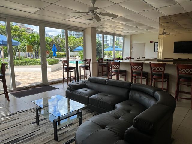 336 N BIRCH Road 4C, Fort Lauderdale, FL 33304
