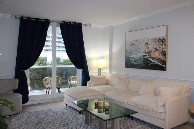 336 N BIRCH Road 4C, Fort Lauderdale, FL 33304