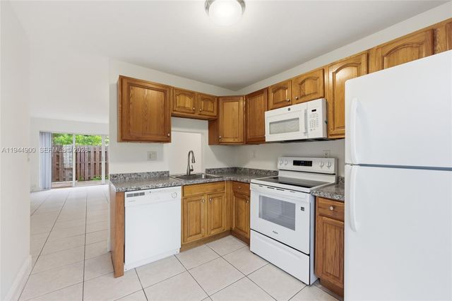 3003 NW 5th Ter 2, Pompano Beach, FL 33064