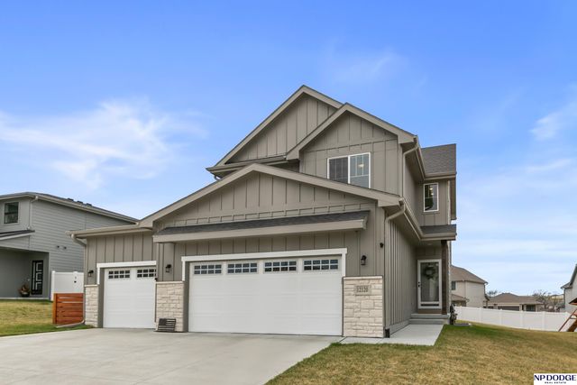 12120 S 111 Avenue, Papillion, NE 68046