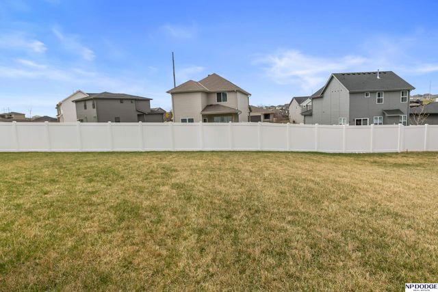 12120 S 111 Avenue, Papillion, NE 68046