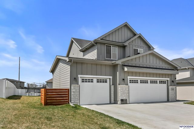 12120 S 111 Avenue, Papillion, NE 68046