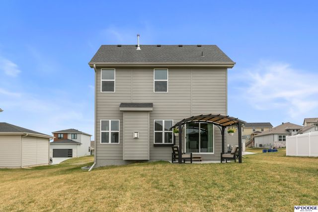 12120 S 111 Avenue, Papillion, NE 68046