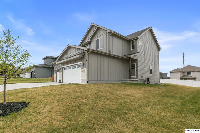 12120 S 111 Avenue, Papillion, NE 68046