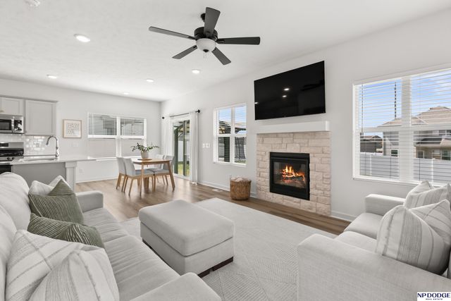 12120 S 111 Avenue, Papillion, NE 68046