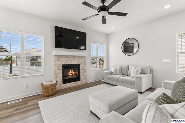 12120 S 111 Avenue, Papillion, NE 68046