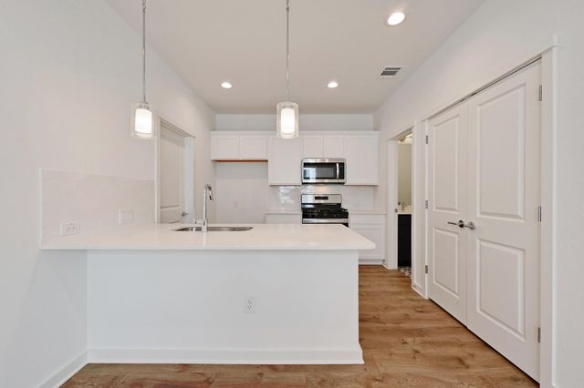 458 Orleanian DR A, Buda, TX 78610