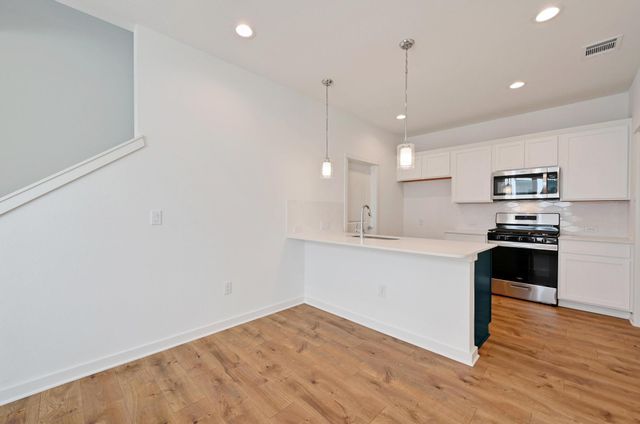 458 Orleanian DR A, Buda, TX 78610