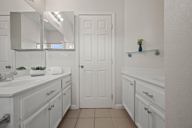 2160 Mabry Dr, Sacramento, CA 95835