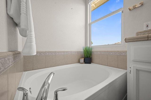 2160 Mabry Dr, Sacramento, CA 95835