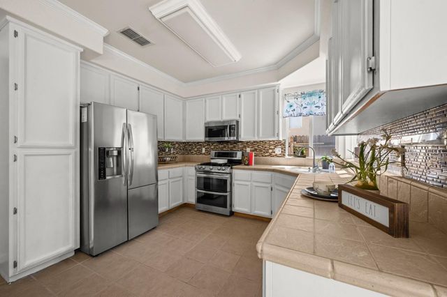 2160 Mabry Dr, Sacramento, CA 95835