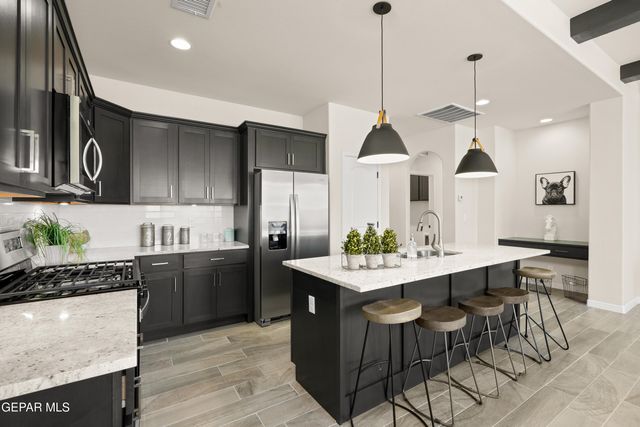 700 Cedarwood Avenue, Horizon City, TX 79928