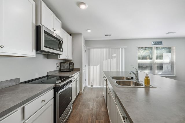 4712 Palm View Circle, North Charleston, SC 29418