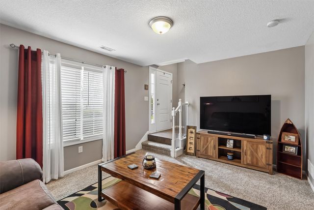 6913 Jack London Drive, Johnston, IA 50131