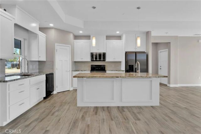 13710 Iroquois Road, Apple Valley, CA 92307