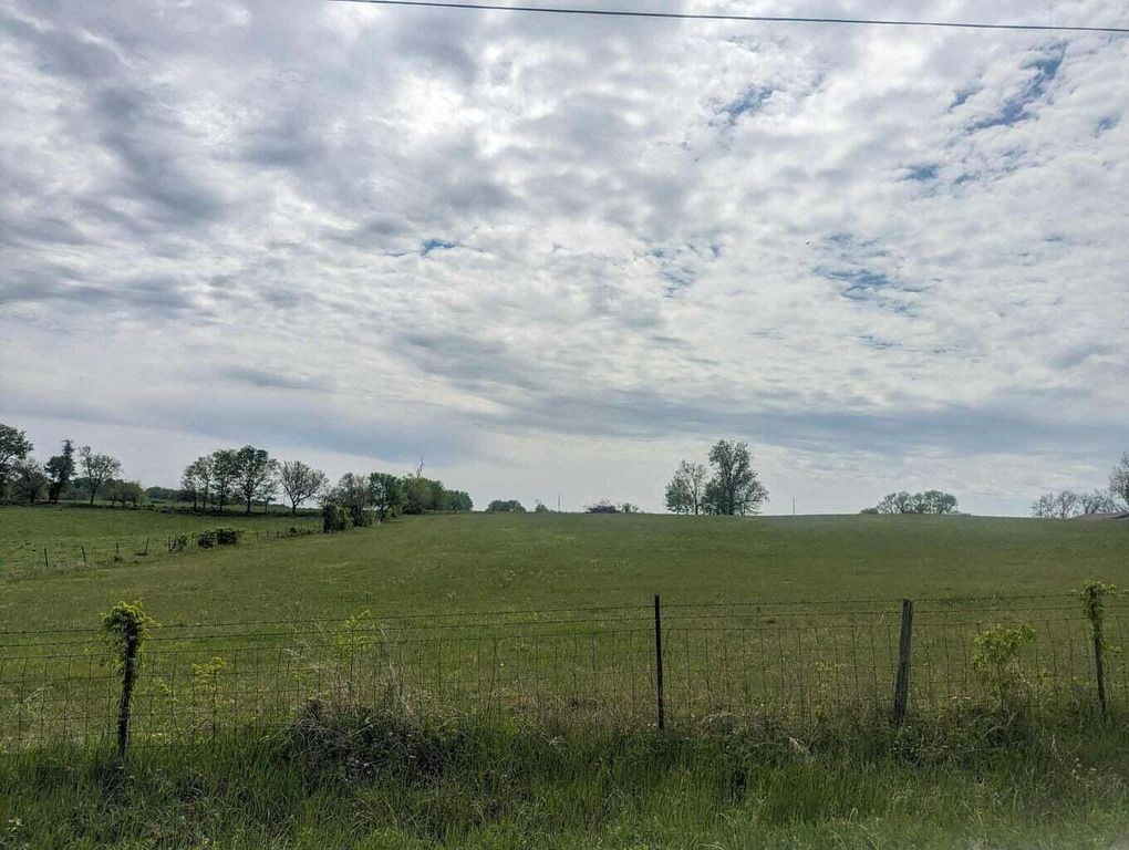 000 W Farm Road 64, Ash Grove, MO 65604