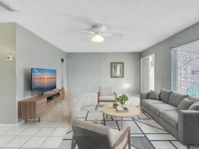 5711 NW 84th Avenue, Tamarac, FL 33321