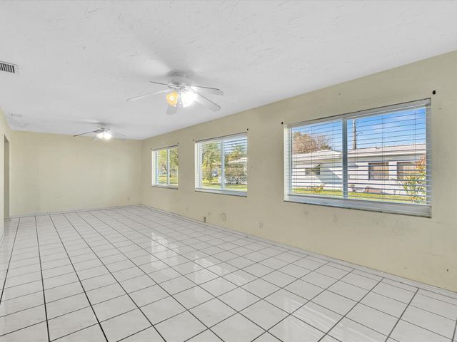 5711 NW 84th Avenue, Tamarac, FL 33321